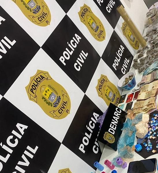 DENARC apreende cocaína R 3 mil e duas mulheres são presas RP50