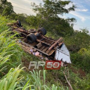 Caminhão tombado na BR 316