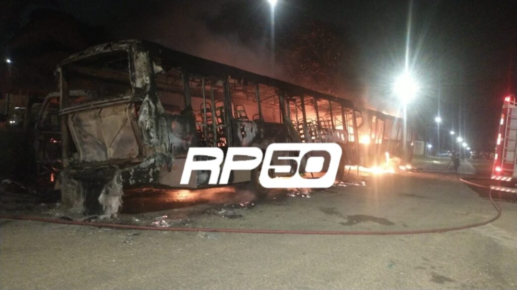 Ônibus incendiado no Nova Teresina